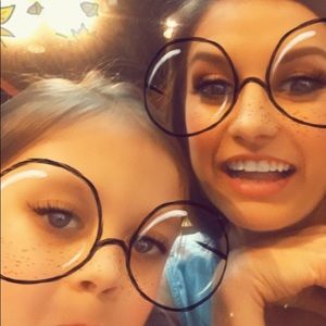 Meet your Posher, Mae